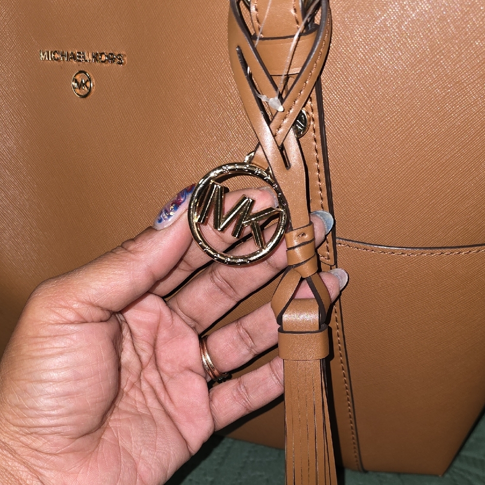 NWT* Michael Kors Sullivan Tote Bag with Gold Accents - Picture 4 of 7